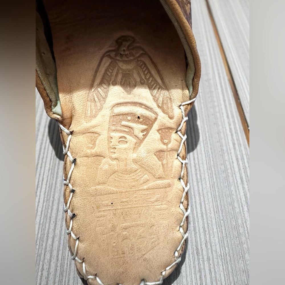 Pharaonic Egyptian Handmade Leather Slippers. Tooled Metallic Nefertiti Design - Picture 11 of 14
